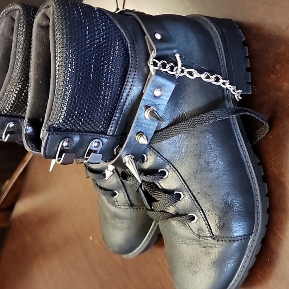 Black Combat Boots 7.5 with Spiked Colar - Picture 4 of 4